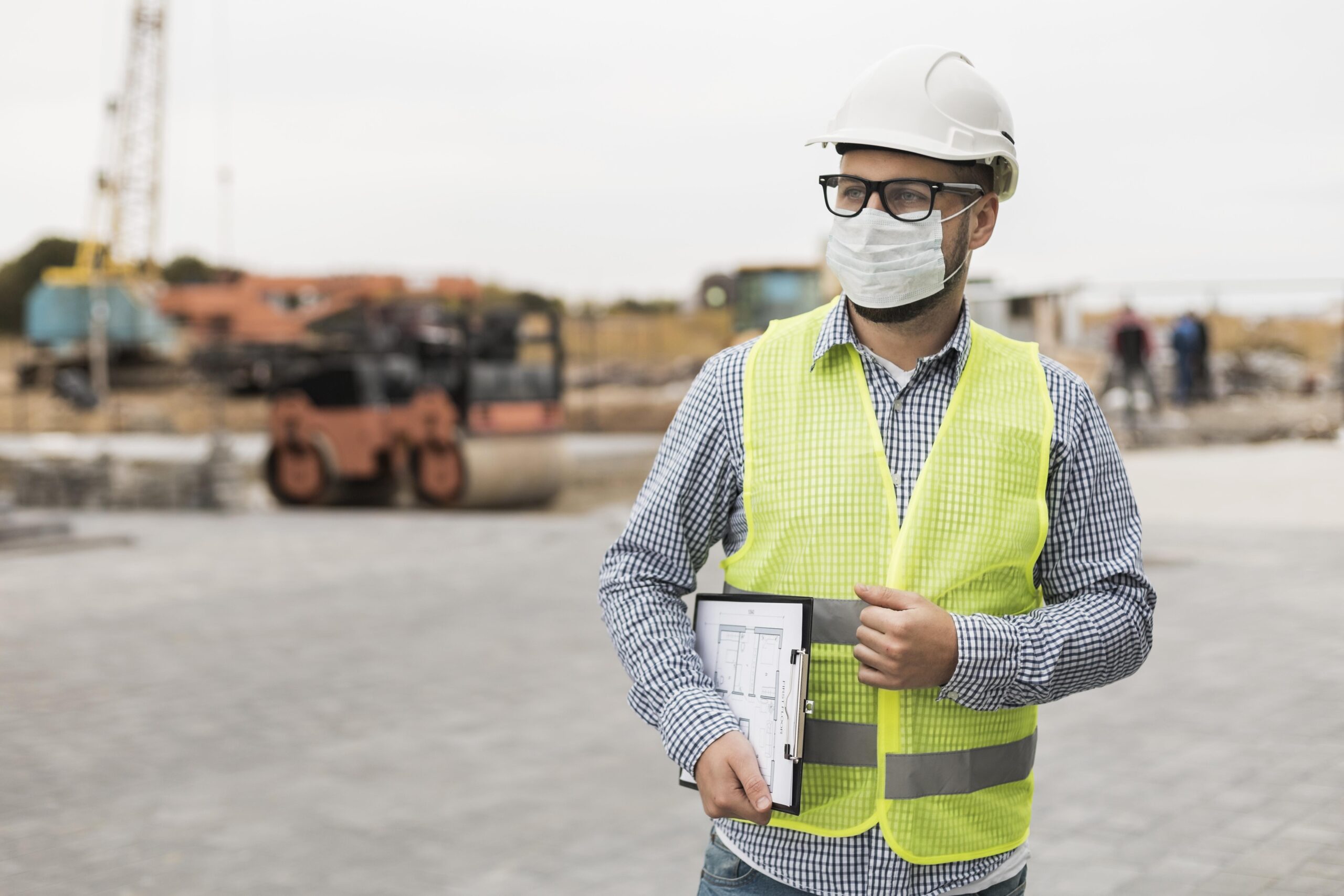 medium-shot-builder-man-wearing-mask